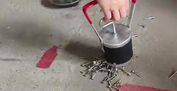 Magnetic Pick-up Tool with Quick Release.mp4